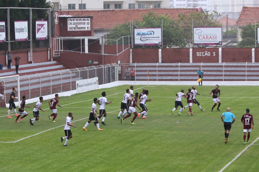 Juventus sofre revés em casa