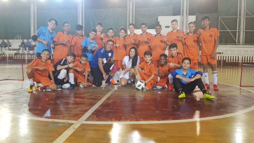 Raquel Freestyle visita equipe de futsal do Juventus