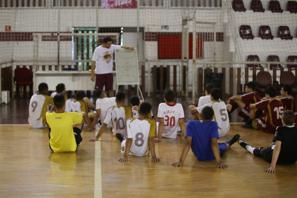 Futsal entra em quadra pela terceira fase do Metropolitano
