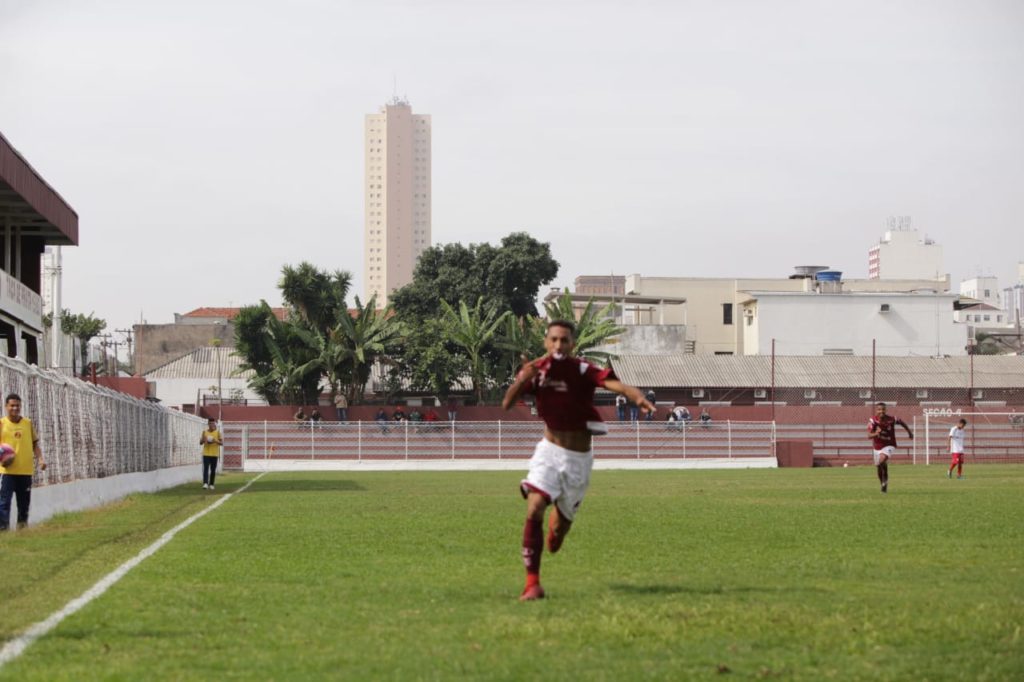 Sub-17 busca vitória para continuar na briga pela classificação