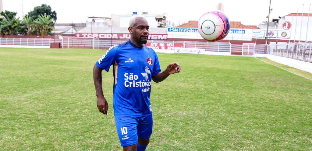 Esperança de gols, Elton Martins é novo reforço