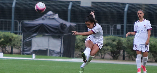 Meninas do futebol recebem o Corinthians neste domingo