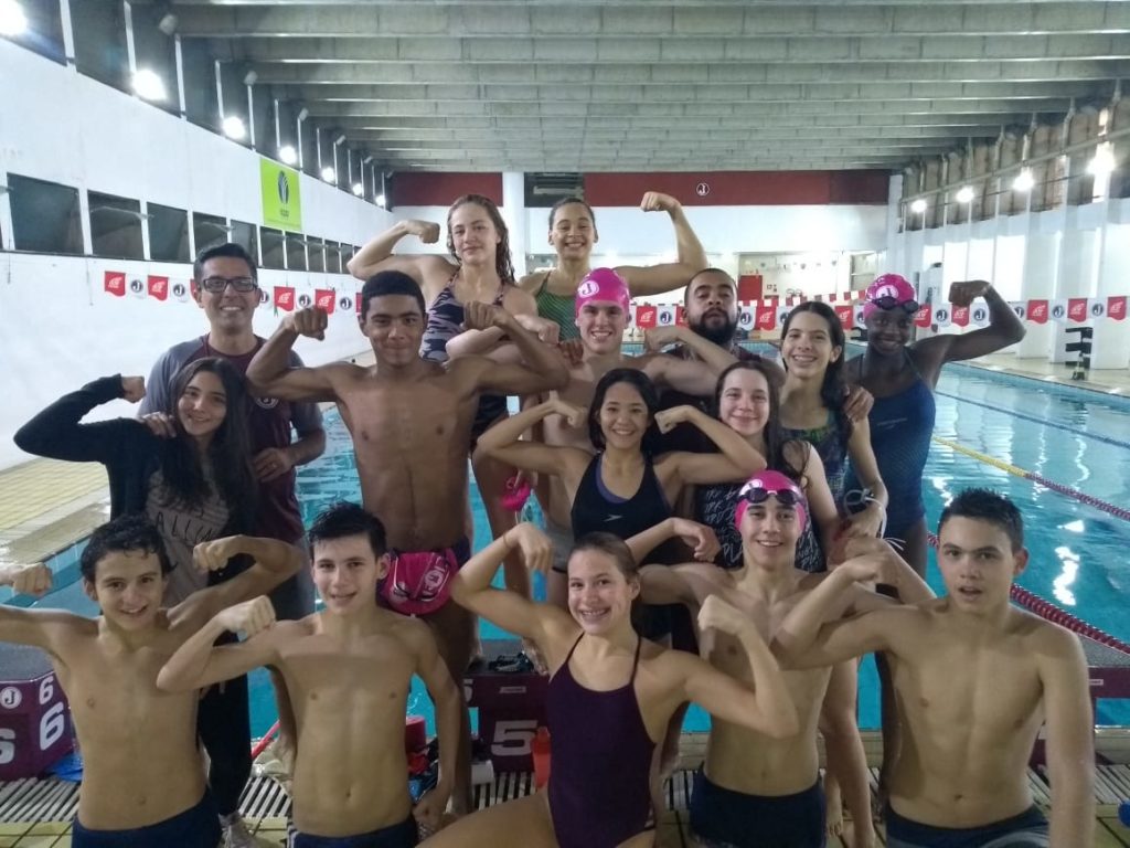 Atletas da natação viajam para Bauru