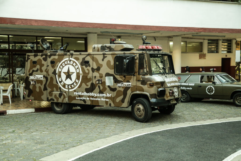 Exposição de carros antigos no Arraiá do Juve
