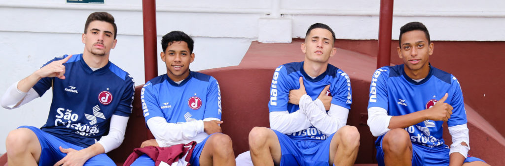 Juventus resgata tradição e aposta em garotos da base