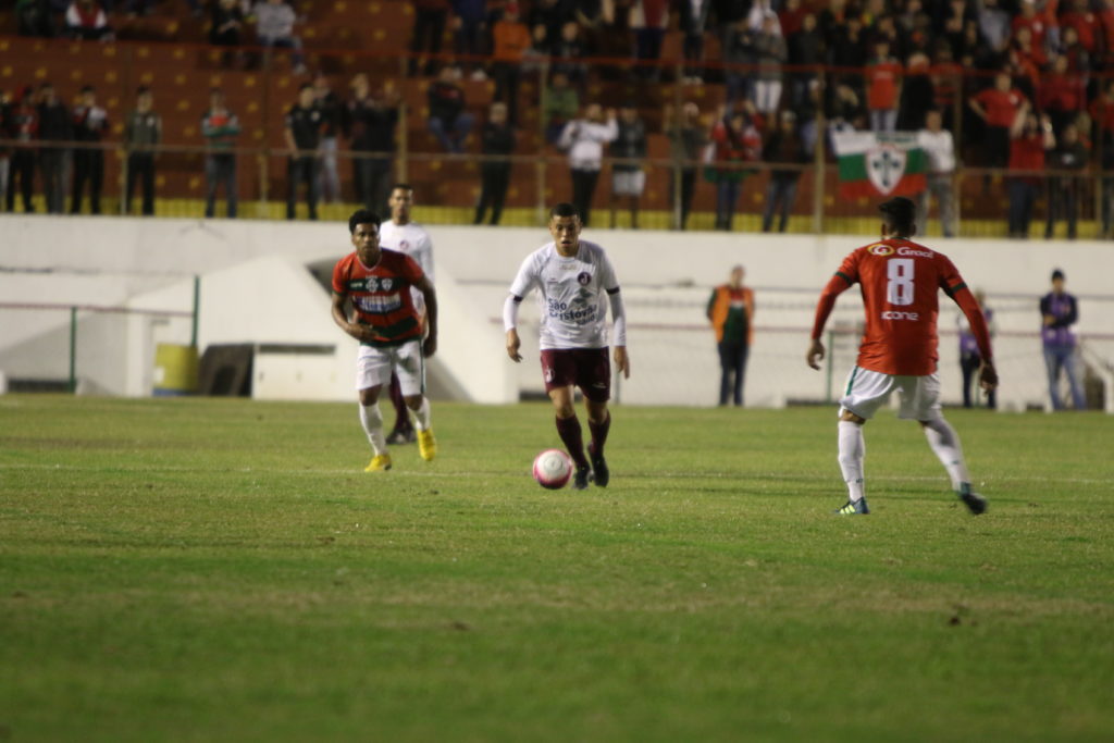Em noite fria, Dérbi fica no empate sem gols