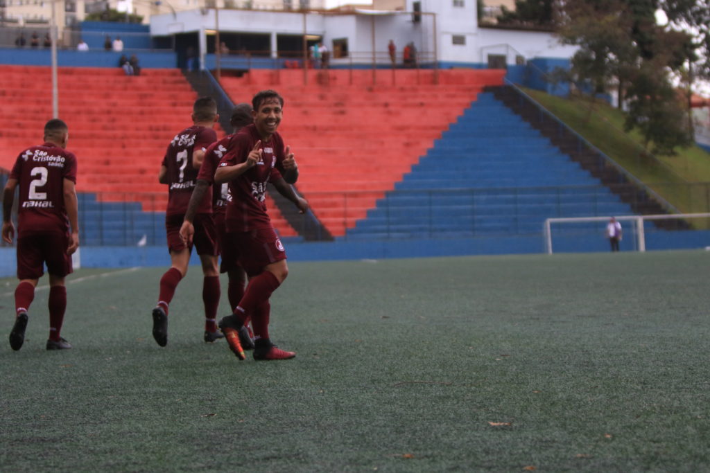 1, 2, 3, 4, 5 e 6! Tem gol!!!!