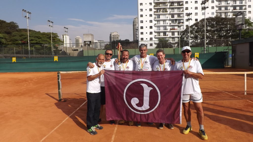 Tênis conquista vice-campeonato em duas categorias