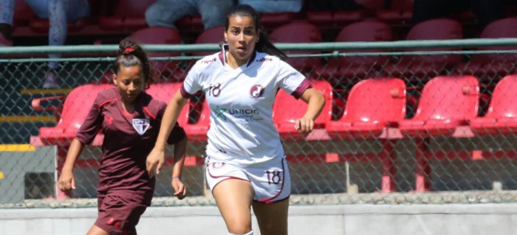Futebol feminino faz primeiro jogo-treino da temporada