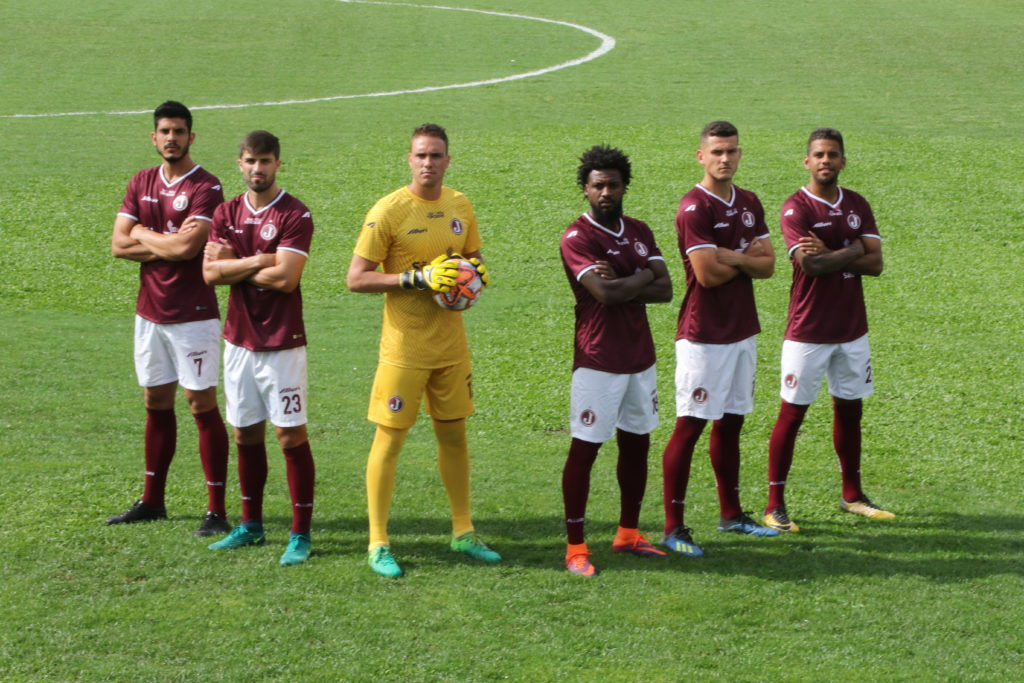Atletas do Juventus viram modelo em lançamento do novo uniforme