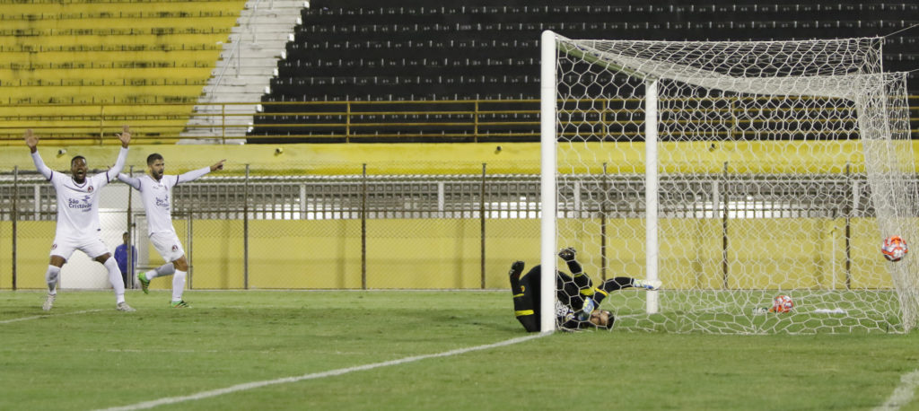 Tem gol!!!