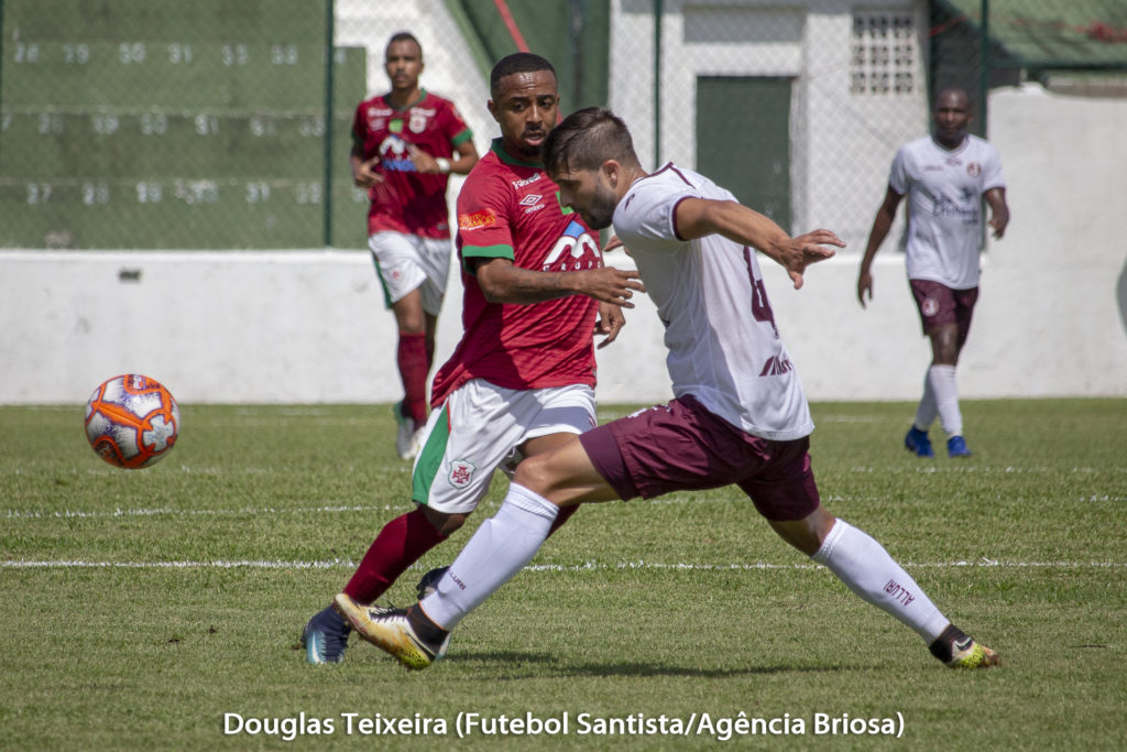 Sob forte calor, Juventus perde para a Portuguesa Santista