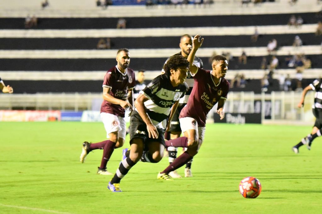 De virada, Juventus vence XV e se aproxima da classificação