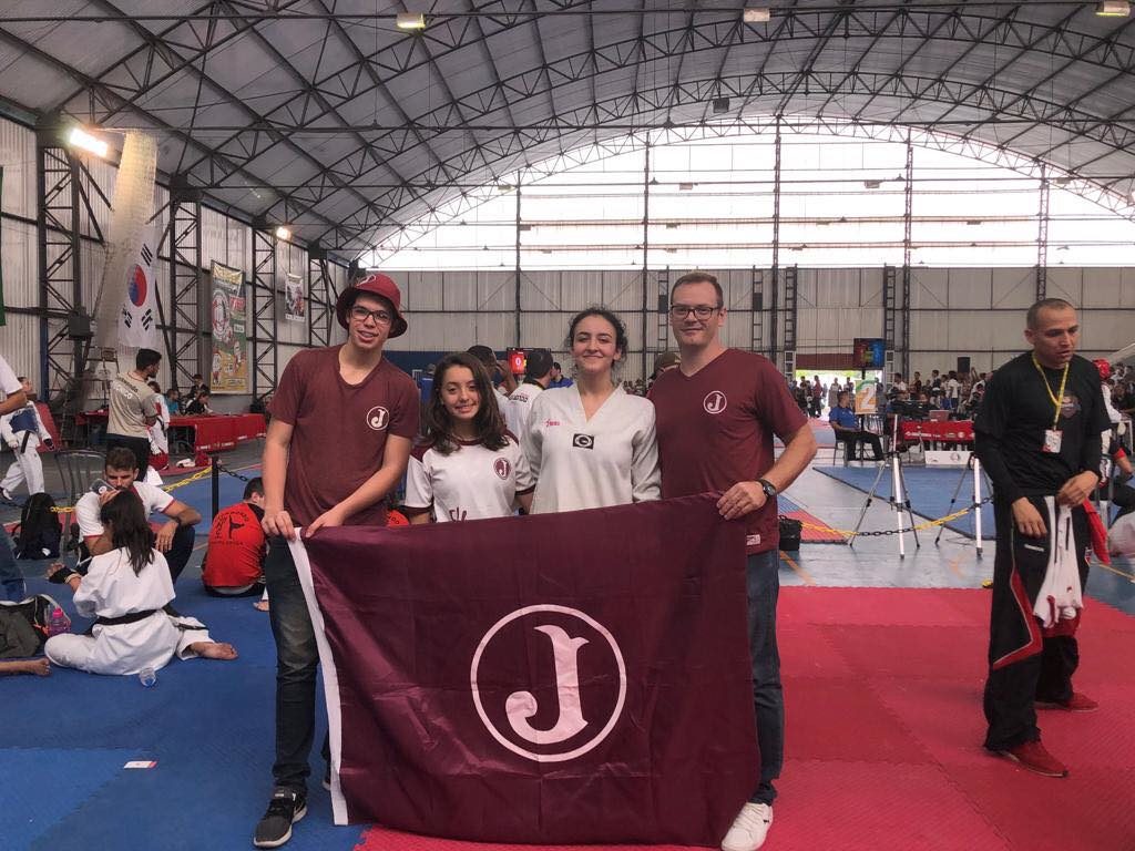 Larissa Sementilli conquista vaga no Brasileiro de Taekwondo