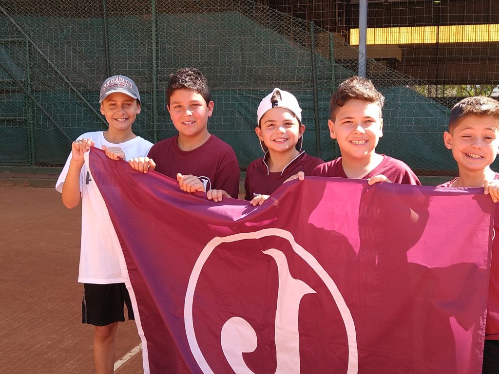 Tenistas participam do Torneio Moleque Travesso