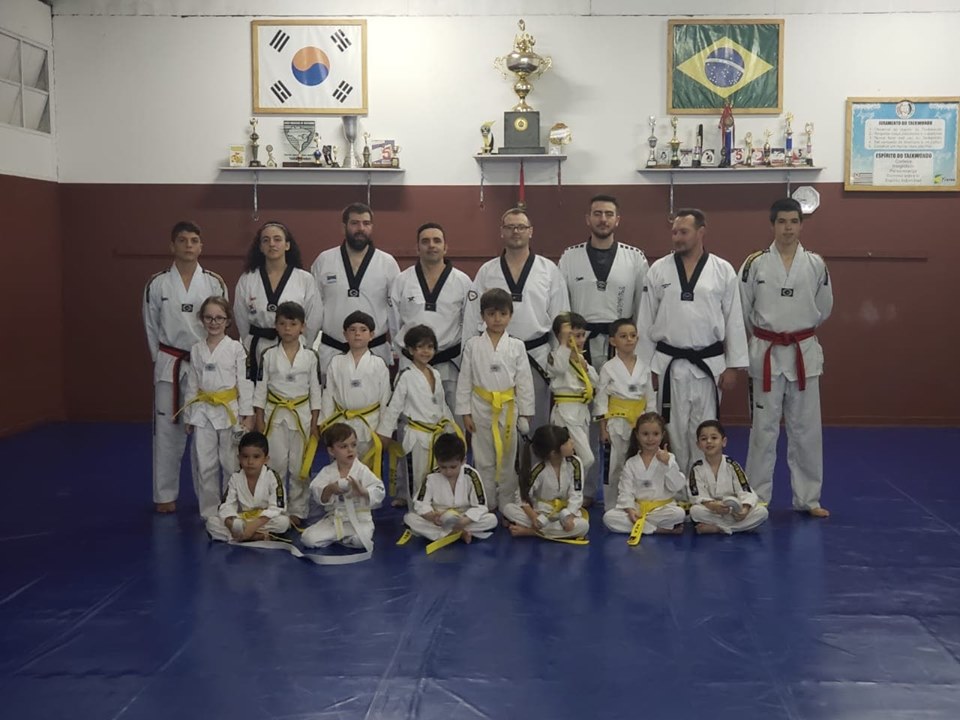Alunos do Taekwondo participam da Cerimônia de Troca de Faixa