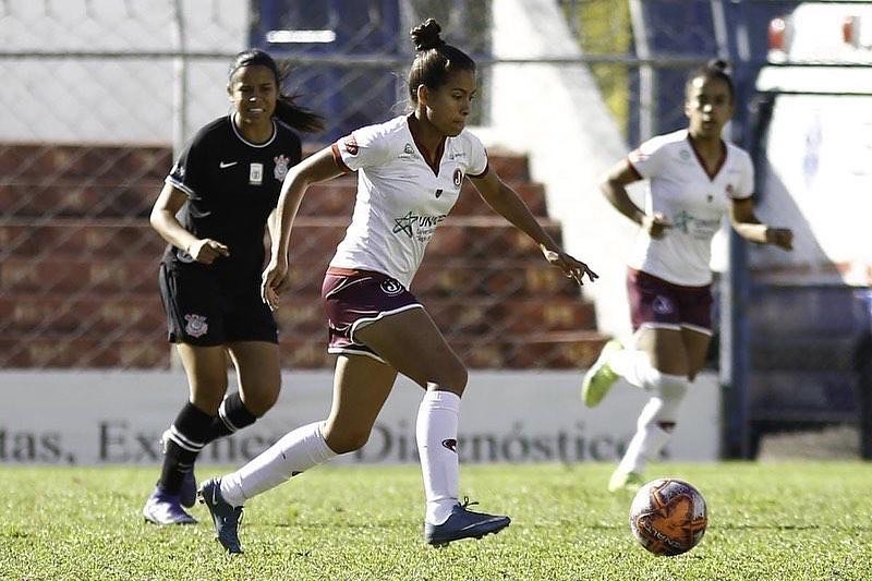 Equipe de futebol feminino realiza dois jogos amistosos