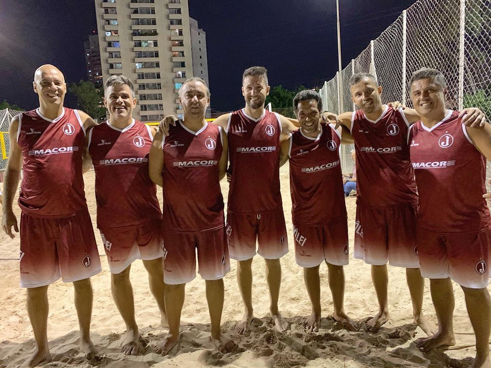 Equipe de Futvôlei de associados estreia nova camisa em Torneio