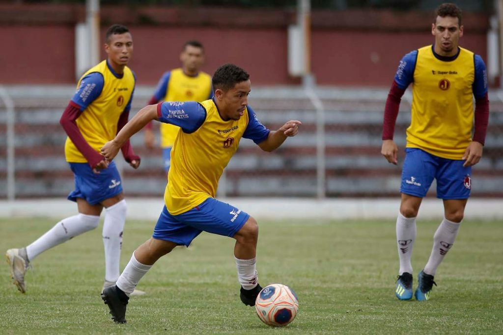 Juventus realiza preparação para jogo de domingo