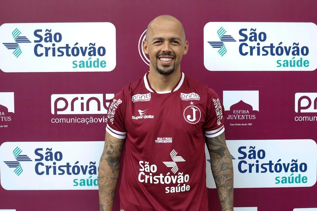 Juventus contrata atacante Mazola para a temporada