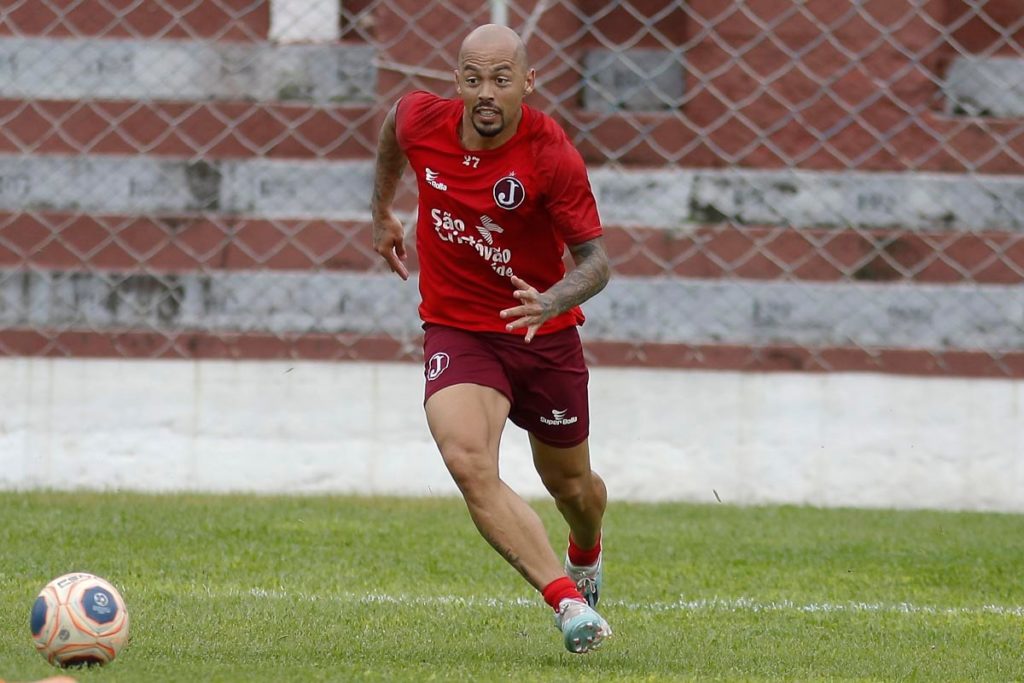 Juventus treina com novo reforço e com volante Alê