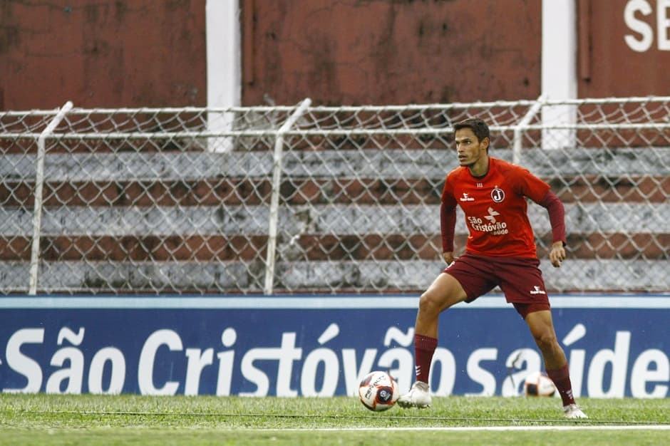 Moleque busca a primeira vitória na competição