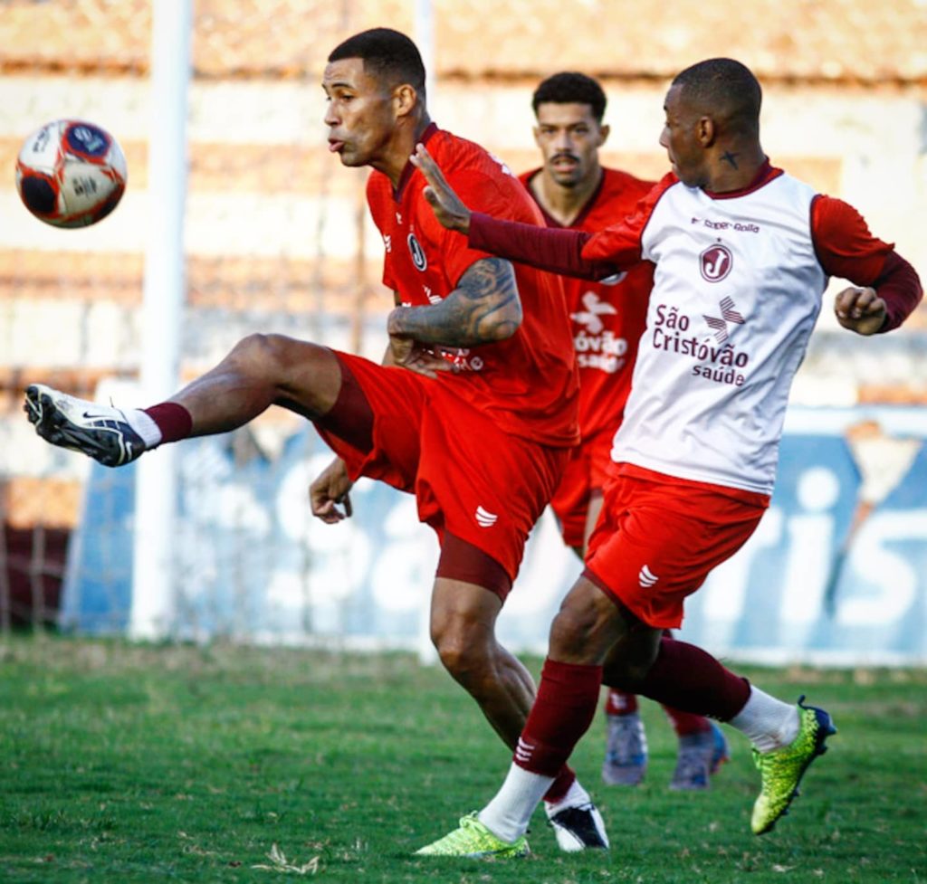 Moleque busca reabilitação contra o Velo Clube