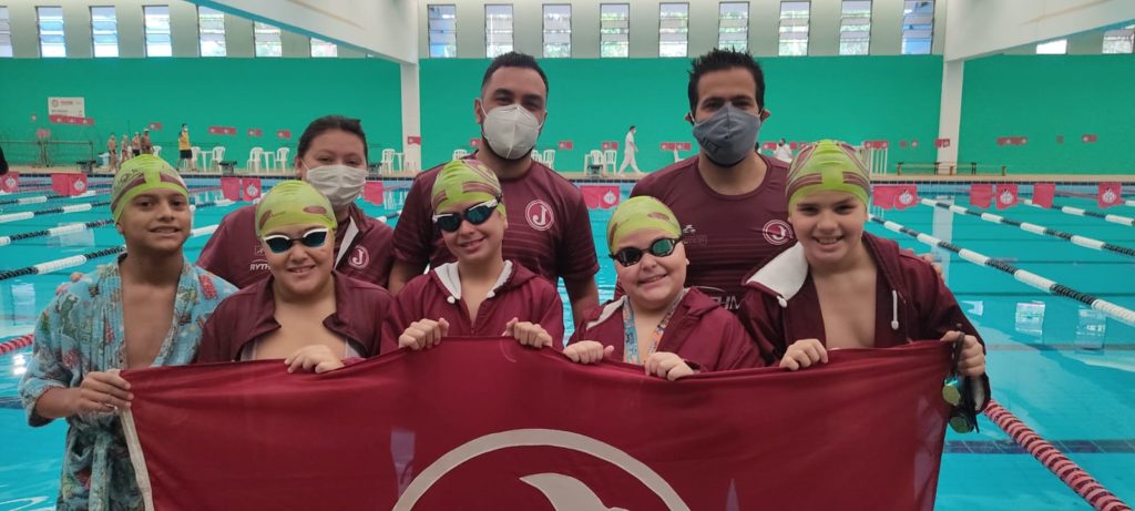 Nadadores juventinos participaram do Circuito Mirim e do Torneio Regional Petiz a Sênior