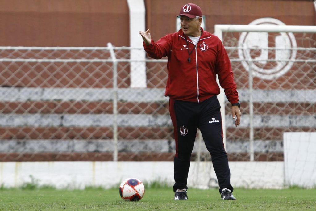 Moleque busca a vitória em jogo de seis pontos