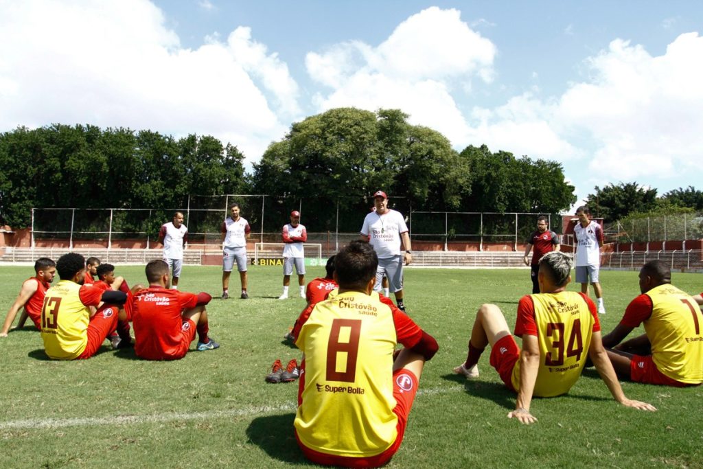 Tuca Guimarães diz estar esperançoso e confiante na classificação