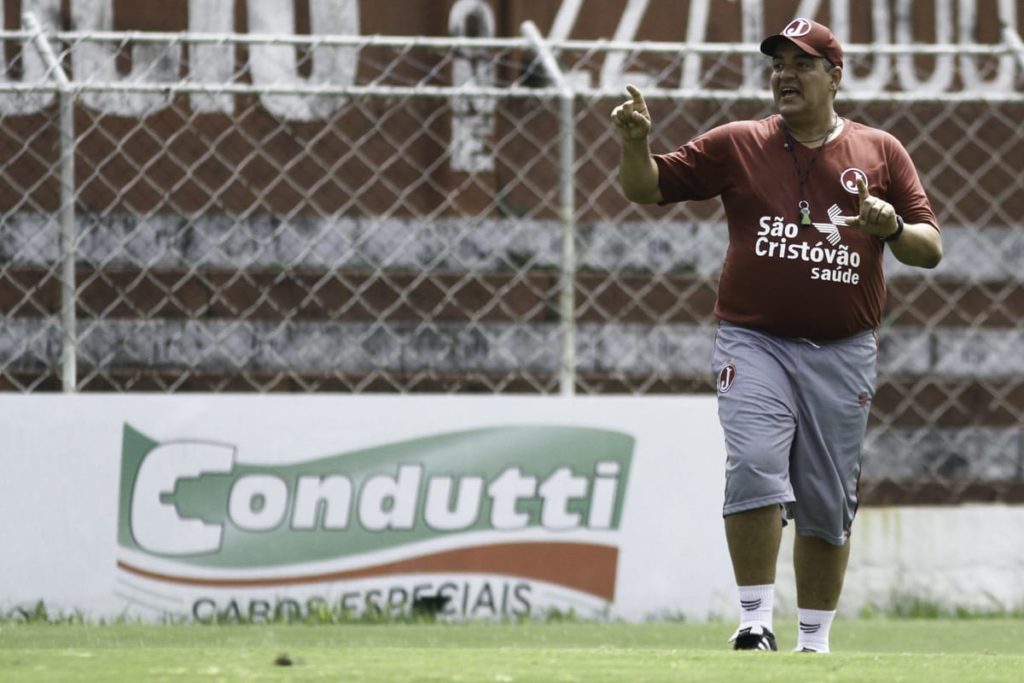 Tuca defende comprometimento da equipe grená em busca da classificação