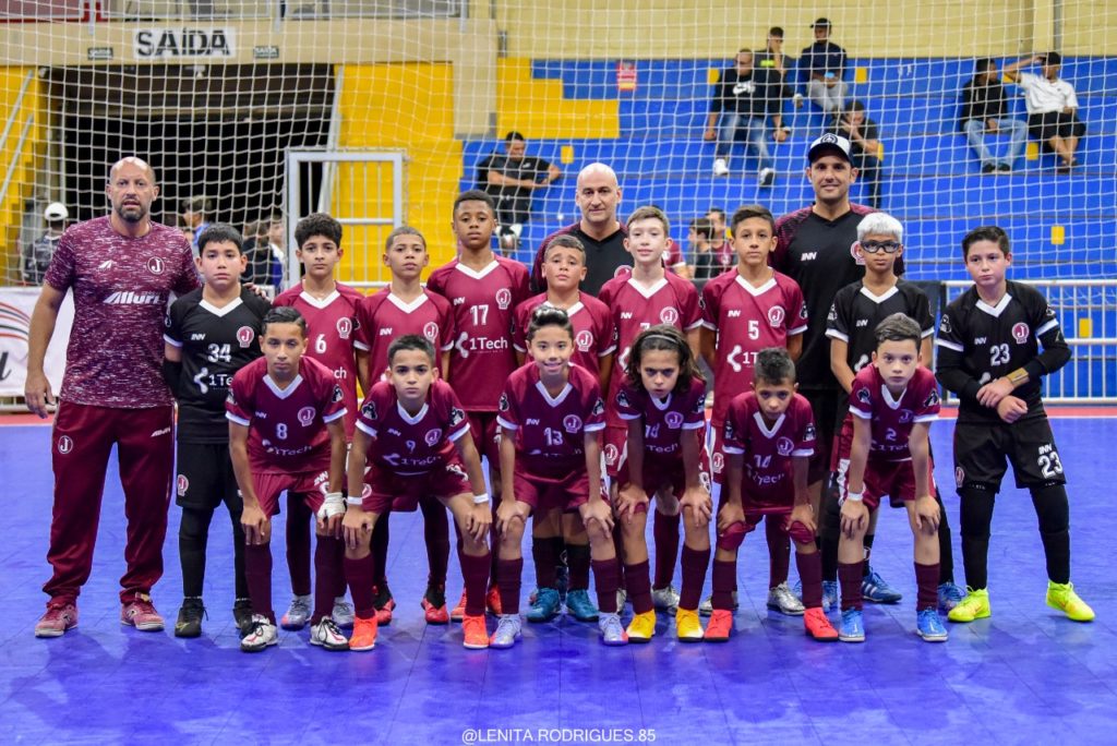Equipes de Futsal se classificam às quartas de final da Série Prata