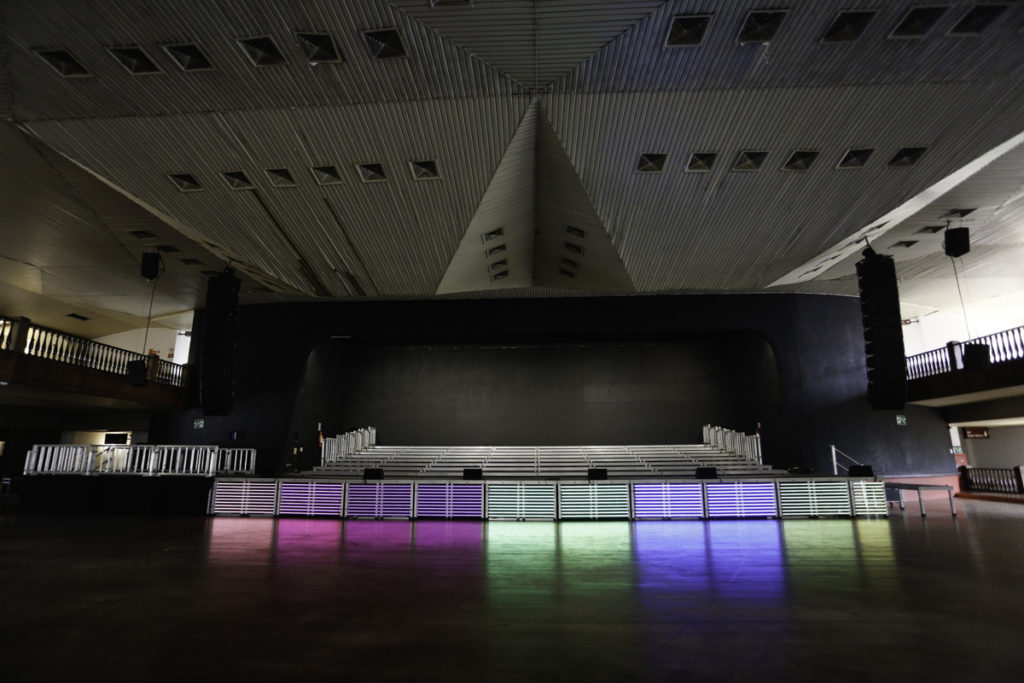 Palco do Salão Nobre é totalmente reformado