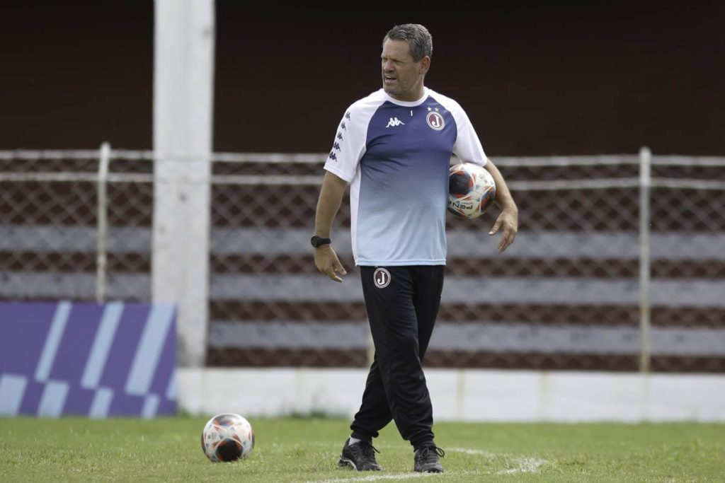 Departamento de Futebol Profissional anuncia a saída de Ito Roque