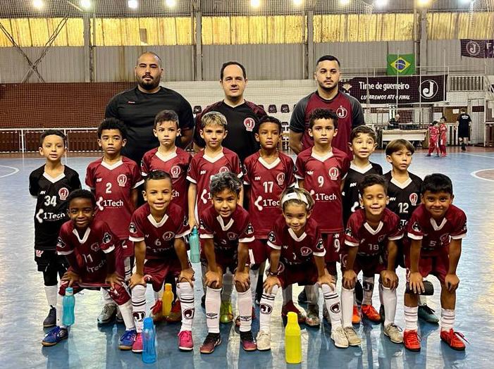 Categorias Iniciantes atuam pelo Paulista de Futsal e Equipes de Base se classificam às Quartas de Finais do Metropolitano.