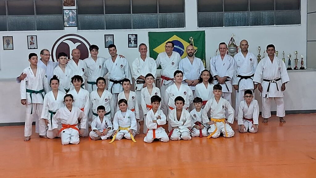 Troca de Faixas no Karatê