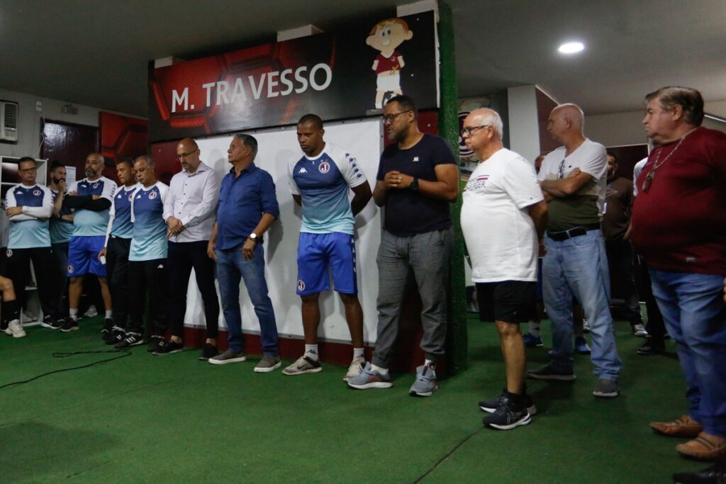 Elenco Juventino se apresenta na Javari