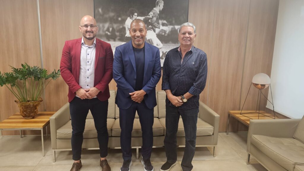 Tadeu Deradeli e Eduardo Alves se reúnem com Mauro Silva na FPF