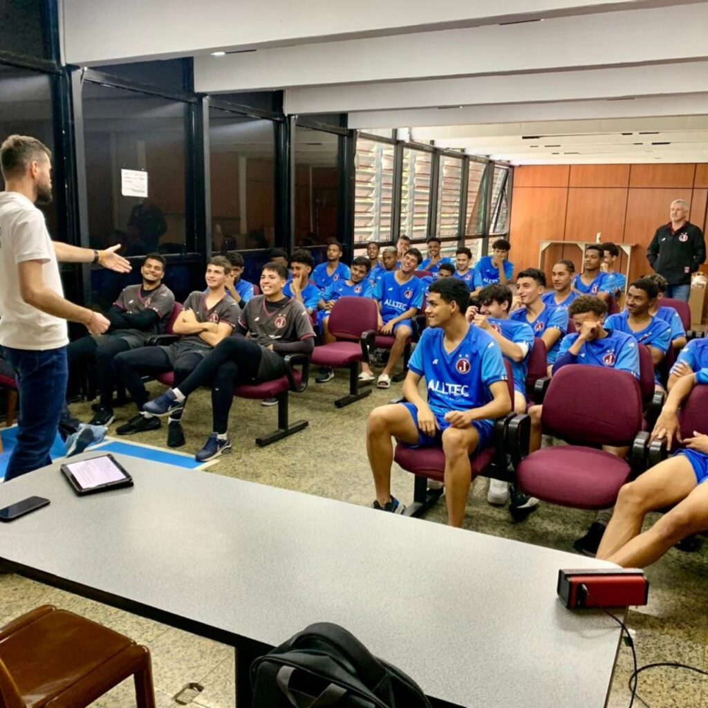 Psicólogo Esportivo ministra Palestra sobre os “Aspectos Psicológicos de um Atleta de Sucesso”