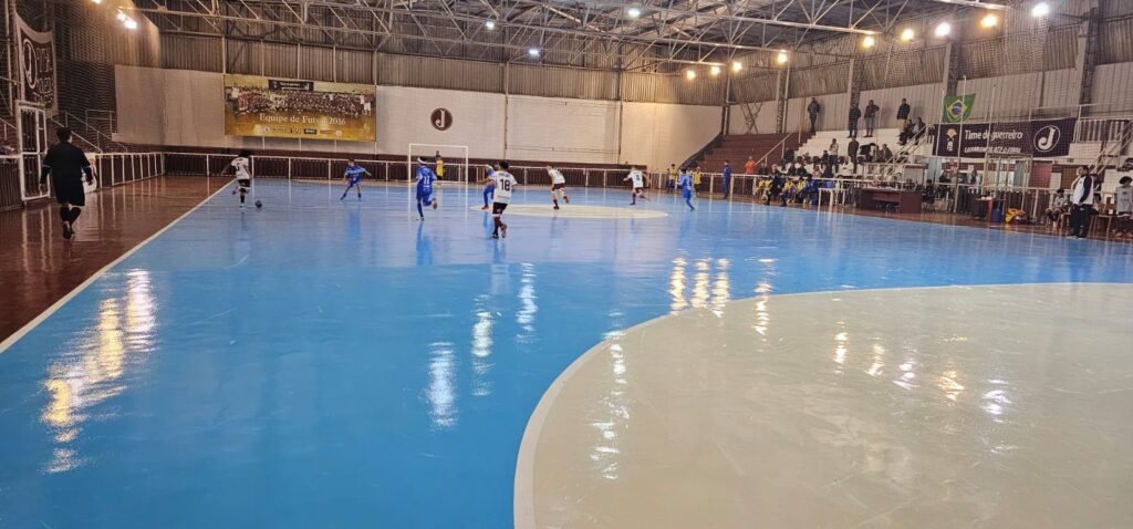 Iniciação conquista 03 vitórias e 01 empate no Paulista e Base obtém 01 vitória, 01 empate e 02 derrotas no Estadual de Futsal