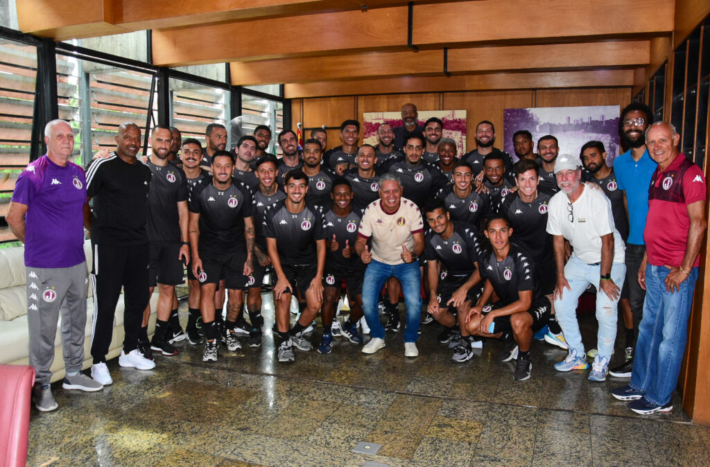 Elenco Juventino visita a Sede Social