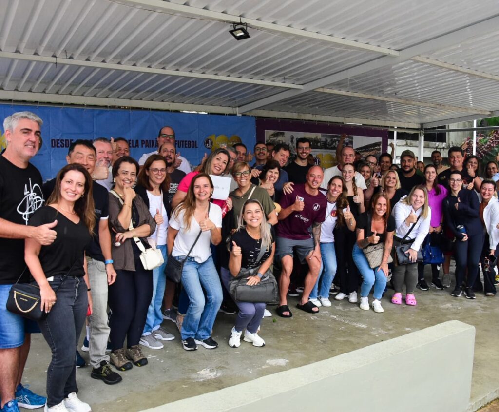 Living Empreendimentos Coloca Primeira Placa do Projeto de Climatização da Piscina Olímpica