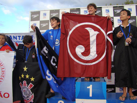 Natação Grená conquista 16 medalhas