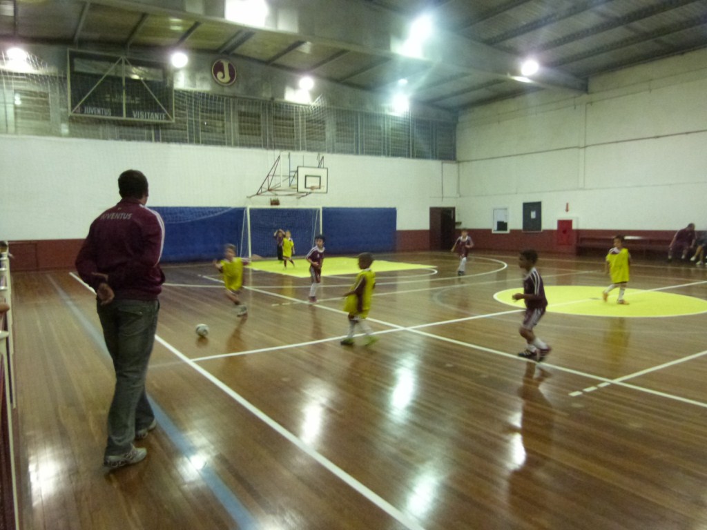 Sub 07 perde e Sub 08 vence no Metropolitano de Futsal