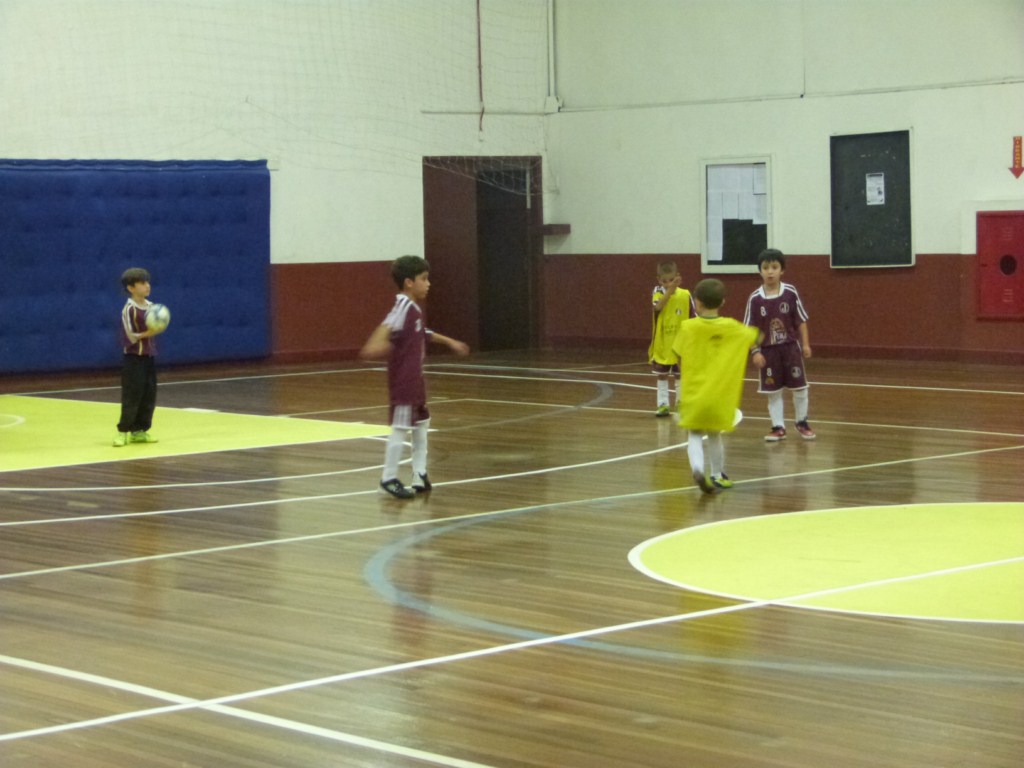 Sub 07 e Sub 08 vencem no Metropolitano
