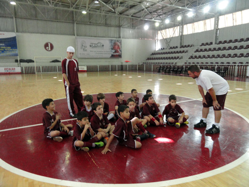 Sub 09 da Escola de Futsal perde para o Ypiranga