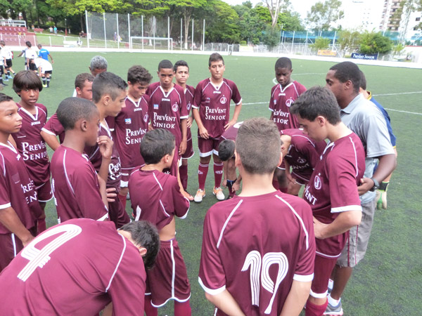 Equipes da Escola de Futebol atuam pelo Interclubes