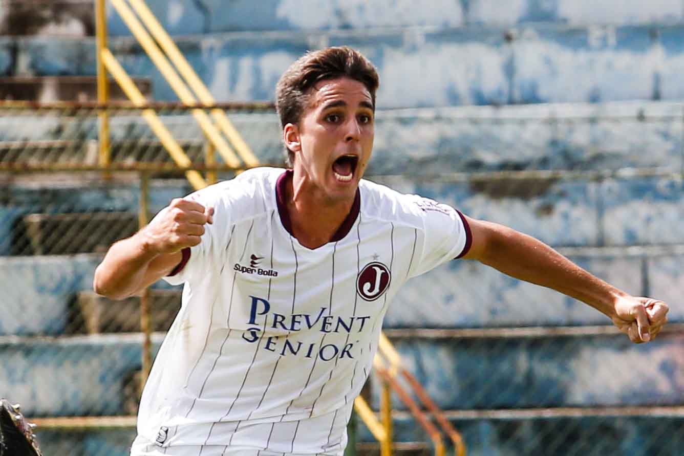 Juventus empata fora de casa e segue como líder