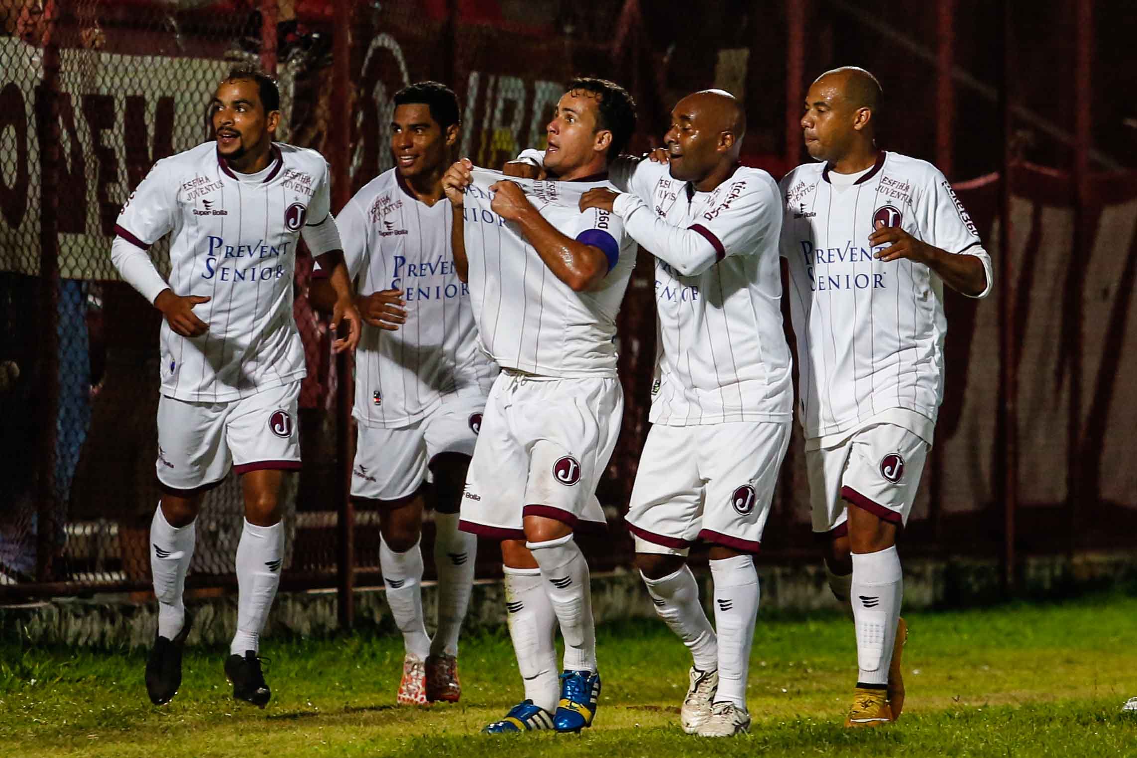 Moleque deixa escapar a vitória nos minutos finais de jogo