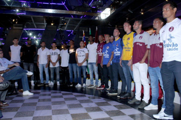 Atletas do Juventus se apresentam na sede social do clube (Fotos: Marcelo/Juventus)